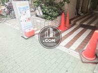 少し段差のある床面