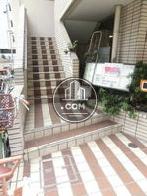 特徴のあるカラーリングで仕上げた階段