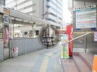 玄関前の通り