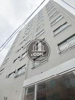 窓が整然と並ぶ側面