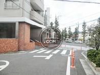 複数の道が交差する通り