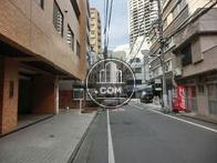 ビルの前面道路