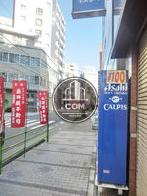 静かな環境が展開される玄関前