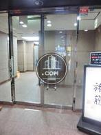 透明感のある綺麗なビルです