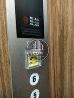 エレベーター１１名乗り