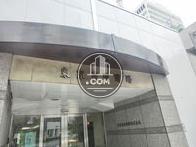 大通り側に正面玄関はあります