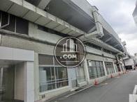 物件の上部は高速道路になっております