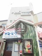 玄関前から見上げた外観