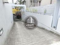 地下駐車場への出入り口