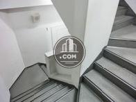 螺旋状に展開される階段