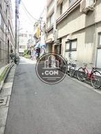 人通りの少ない脇道