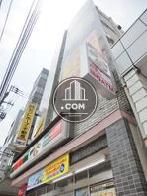 歩道から見上げた様子