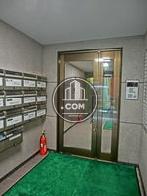 ガラス扉の向こうはオートロック解除でお入りいただけます