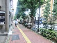 街路樹のある歩道