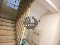 非常階段は建物内です