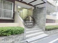 正面入口は2階です