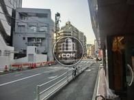 すぐそこは新大橋通りで、左に折れると茅場町駅に約２分くらいで行けます