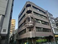 脇道があり、２面窓面です