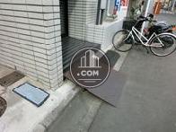 段差があるので鉄製のスロープを設置してあります