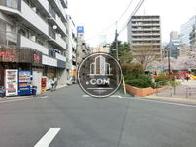玄関前は公園で開けた視界です