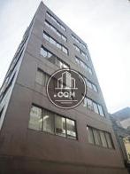 地上６階建ての中低層ビルになります