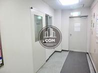 左手は管理人室です