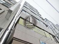 歩道から見上げた様子