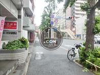 街路樹のある歩道