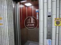 エレベーター内です