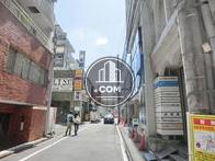 正面玄関側の道路を撮影