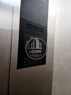 エレベーター９名乗り