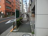 先の坂を下ると湯島駅です