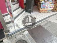 入口から直ぐに始まる階段口
