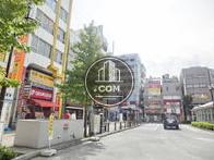 目の前がロータリーの為視界の開けた景観が望めるオフィス