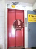 エレベーター乗り場前