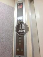エレベーター内の操作パネル