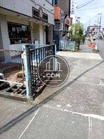 建物前