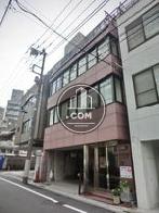 1階は駐車場とエントランス