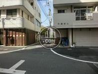 角地にございます