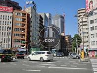 四谷四丁目の五差路に面した立地