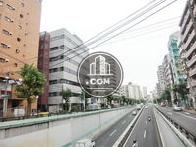 交通量は頻繁です