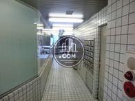 縦長のエントランスです