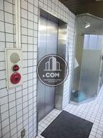 ６名乗りのエレベーターがあります
