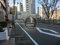 正面入口付近から見た周辺です