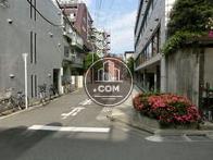 角地に建つビルです