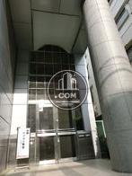 天井が高い入口です