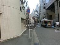 人通りはあまりございません。