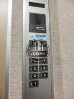 エレベーター内の操作パネル
