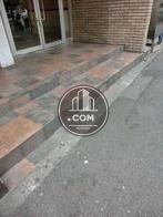 歩道との間に段差が2段あります