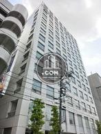 日差しの射しこむオフィス